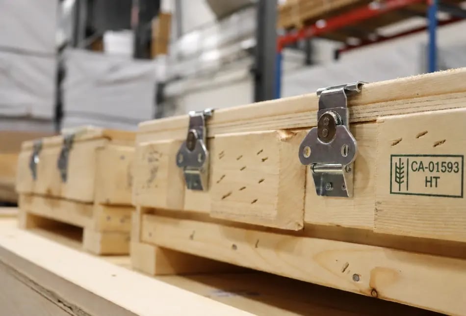 wooden-crate-with-twist-lock-closure